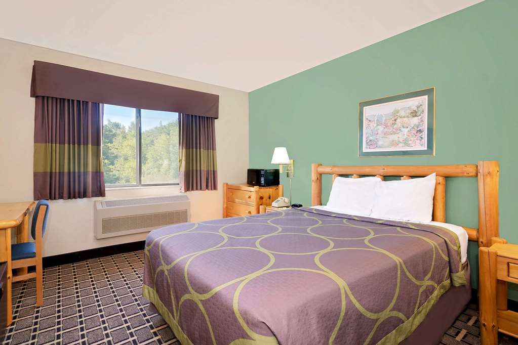 Super 8 by Wyndham Cloquet - photo 4