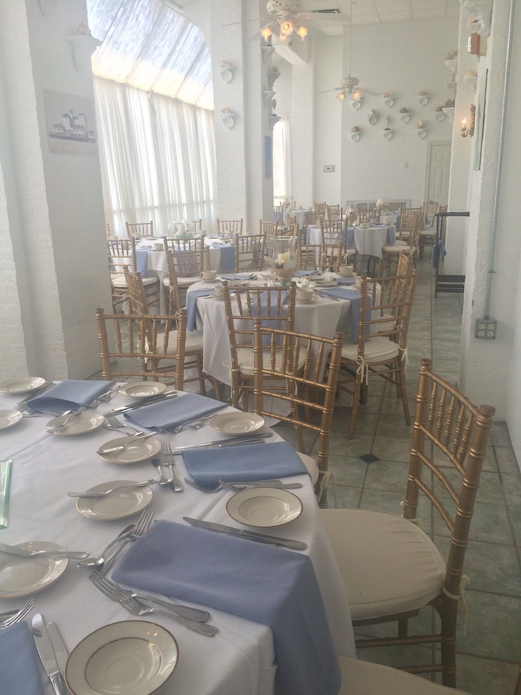 The Flanders Hotel - photo 107