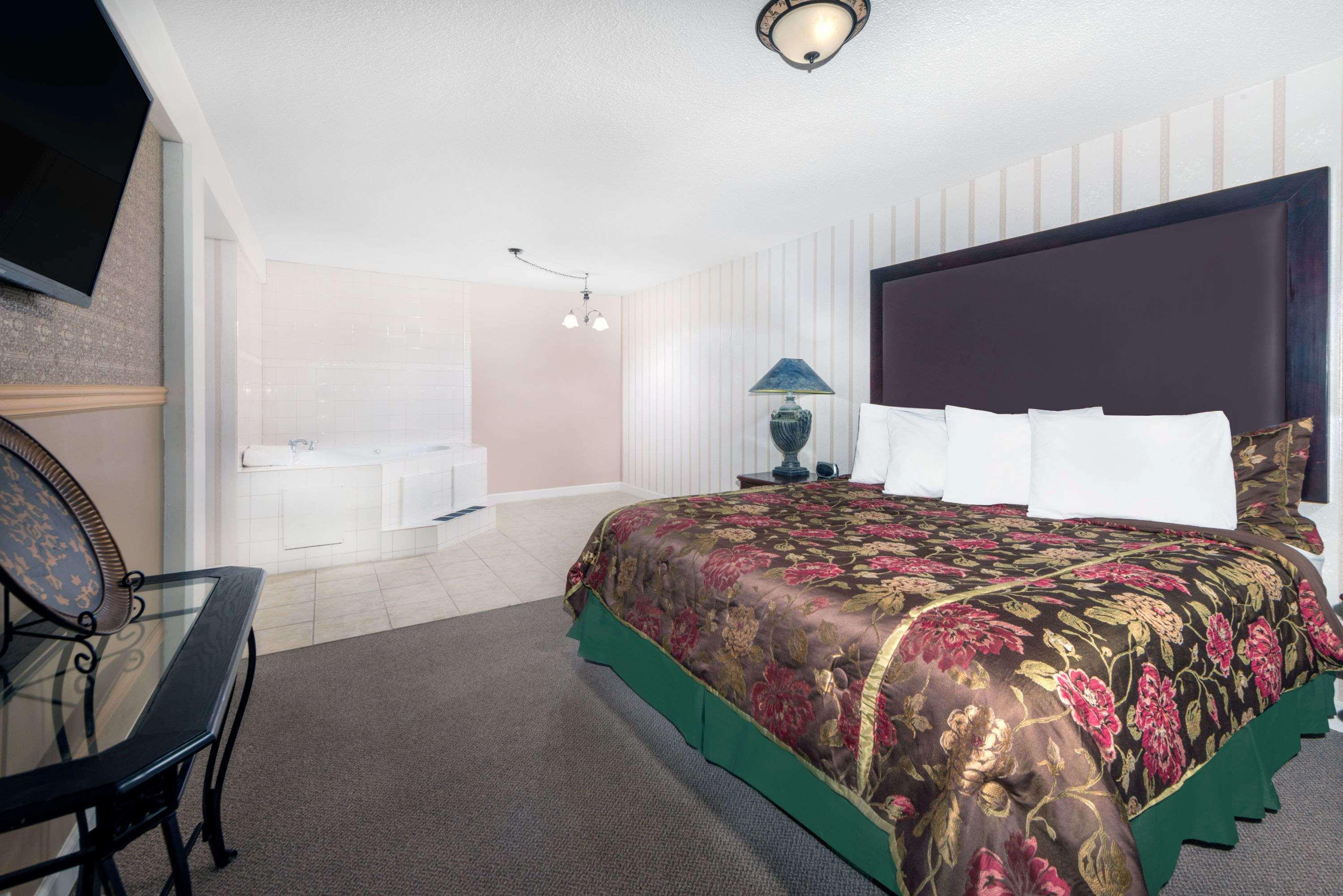 Howard Johnson by Wyndham Burlington - photo 12