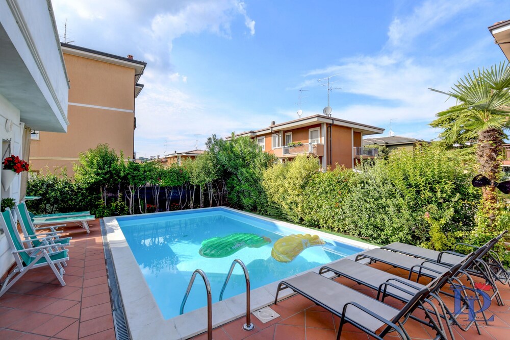 Casa Annamaria — 4-Star Luxury Hotel in Desenzano Del Garda, Italy
