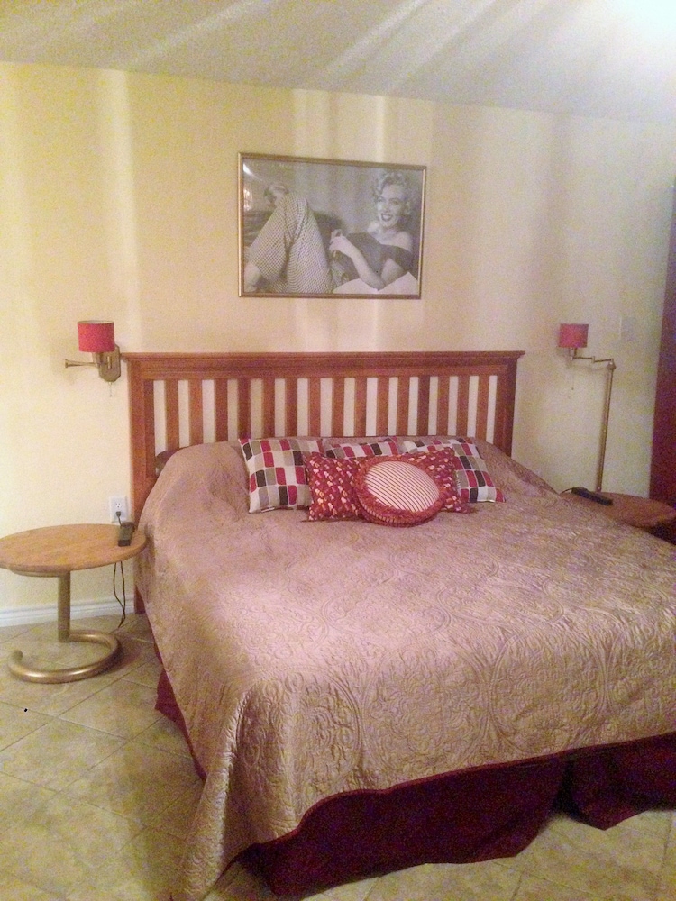 Capri Beach Hotel - photo 18