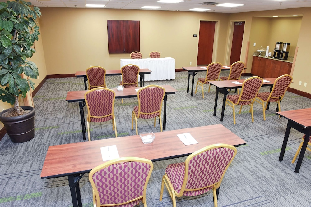 Hampton Inn & Suites Madisonville - photo 37