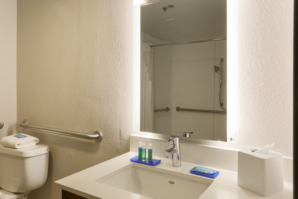 Holiday Inn Express Milwaukee West Medical Center by IHG - photo 22