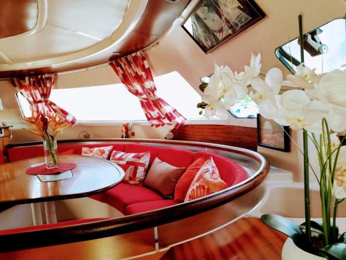 Imagine972 Martinique Bateau Hotel à Quai le Marin 3 Cabines 3 Salles de bains 6 pers maxi in Le Marin, Martinique