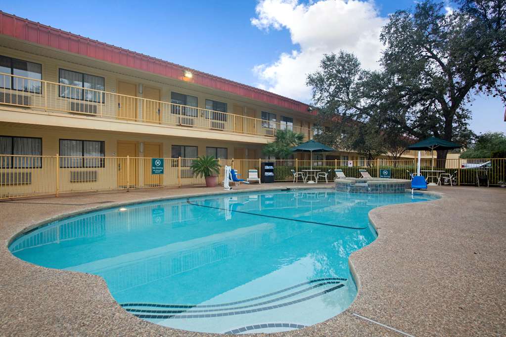 La Quinta Inn by Wyndham San Marcos - photo 16