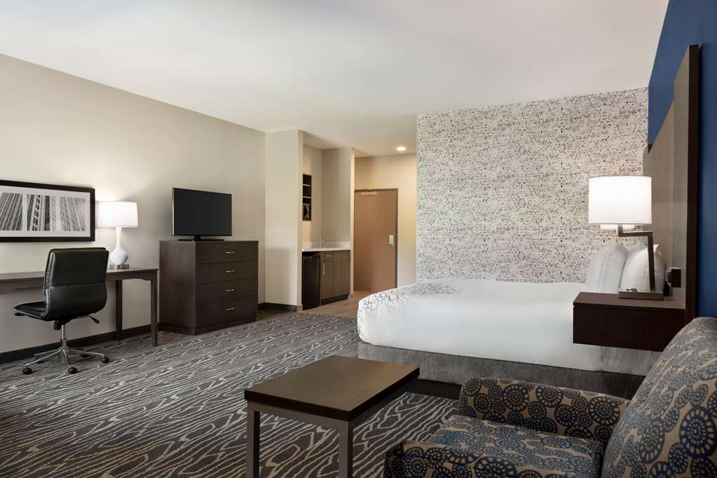 La Quinta Inn & Suites by Wyndham Rock Hill - photo 21
