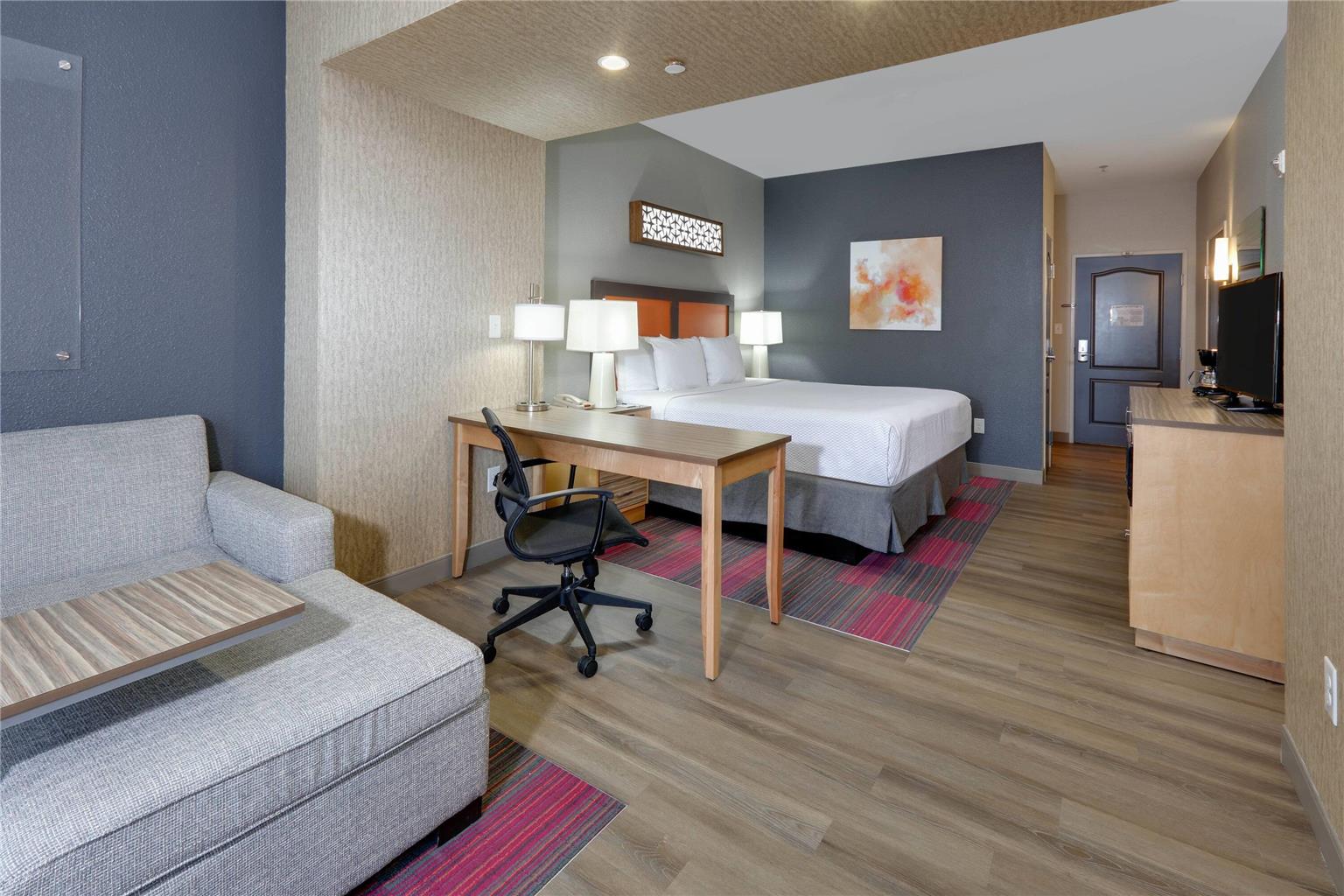 La Quinta Inn & Suites by Wyndham Dallas Love Field - photo 19