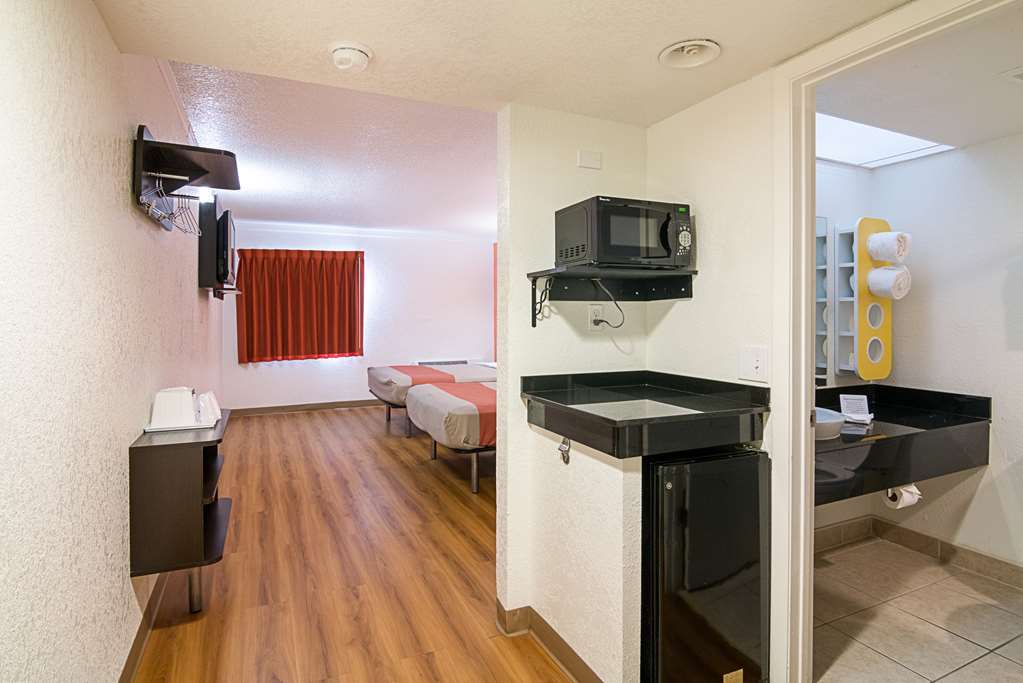 Motel 6 Tampa FL Fairgrounds - photo 10