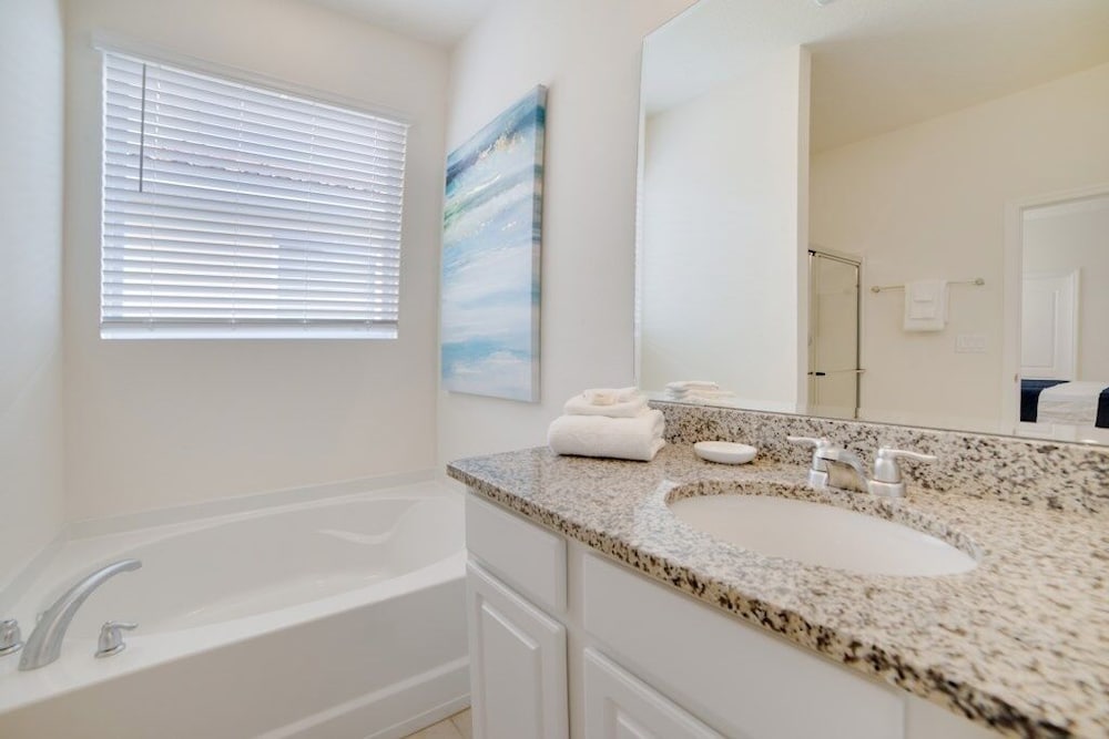 Amazing 5 Bedroom Solterra New Resort Home 5 Villa by RedAwning Davenport - photo 25