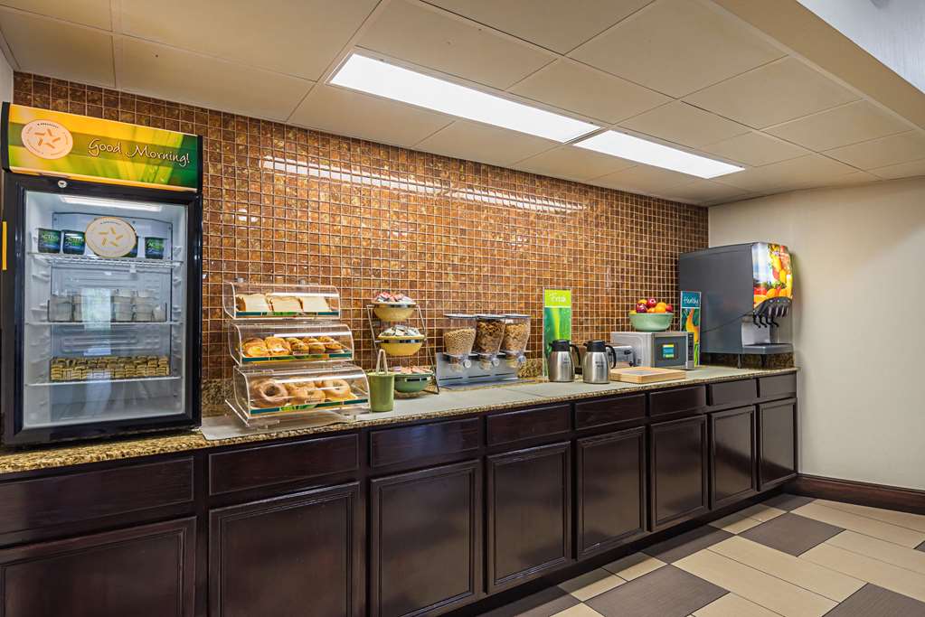 Quality Inn Airport Southeast - photo 15