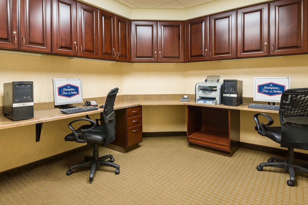 Hampton Inn & Suites Peoria at Grand Prairie IL - photo 40