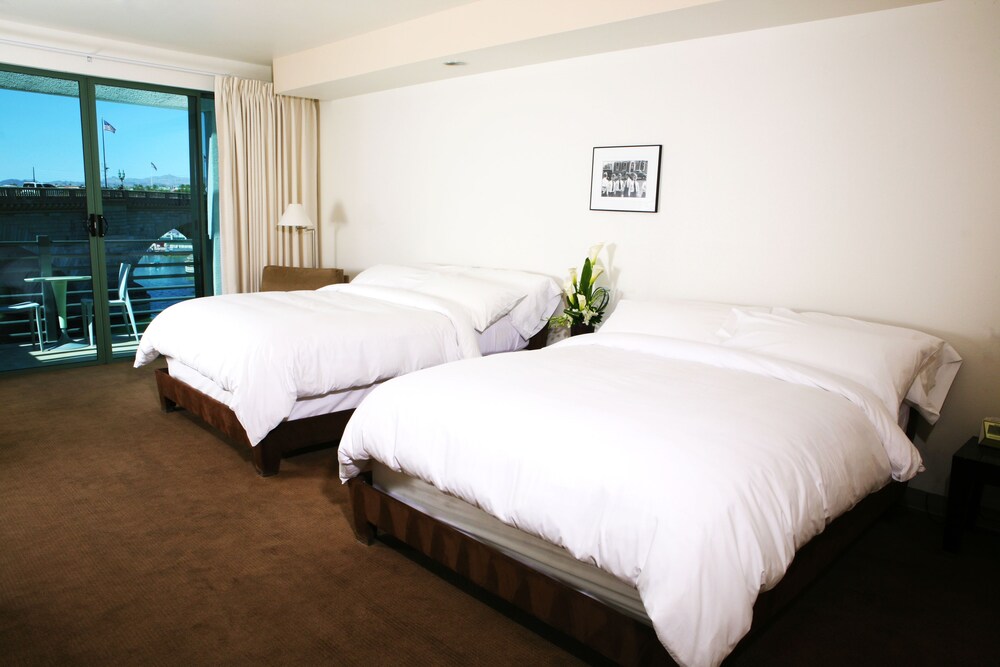 Heat Hotel - photo 4