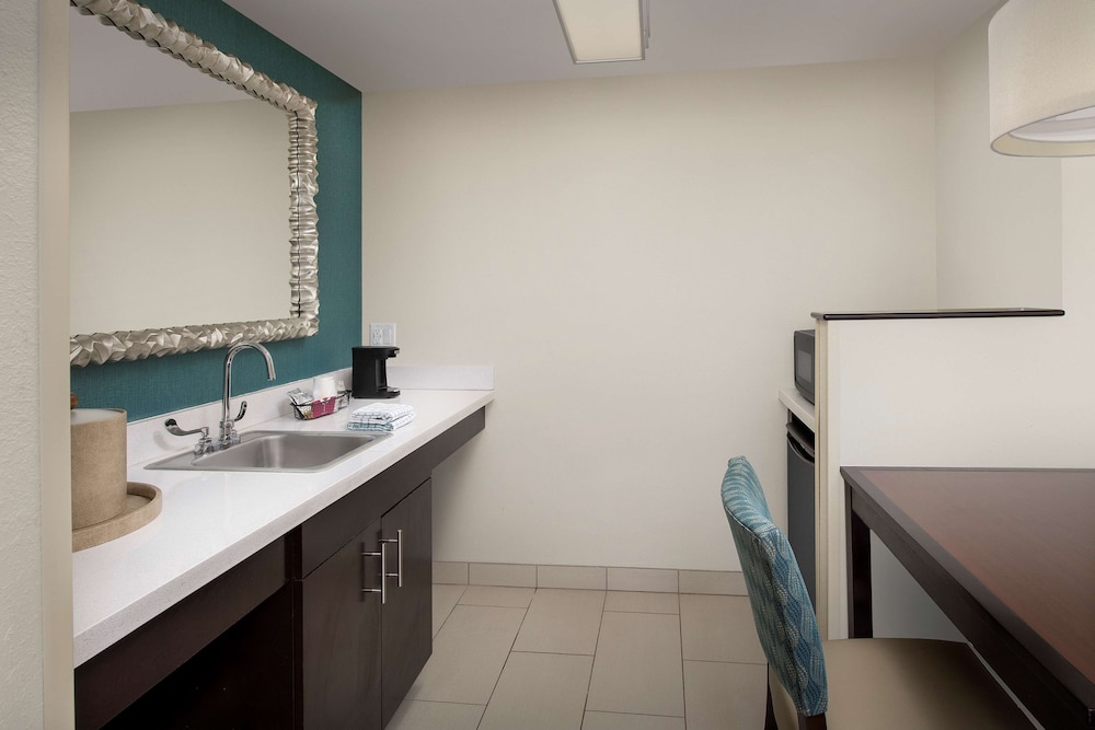 Hampton Inn & Suites Alpharetta - photo 22