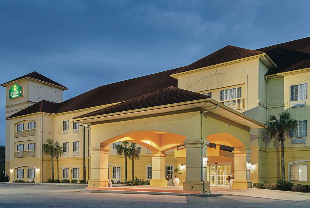La Quinta Inn & Suites by Wyndham Mobile Satsuma Saraland - photo 2