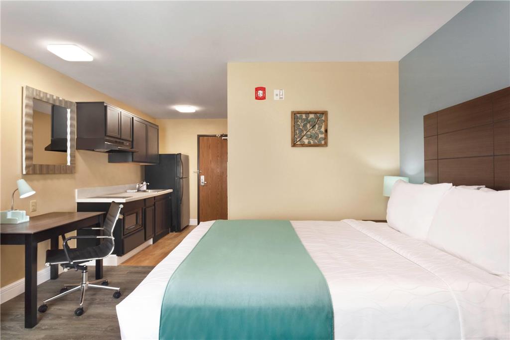 Hawthorn Suites by Wyndham St. Robert - photo 7