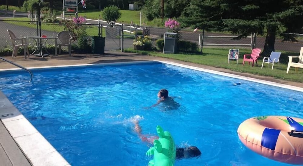 Lake Winnipesaukee Motel - photo 38