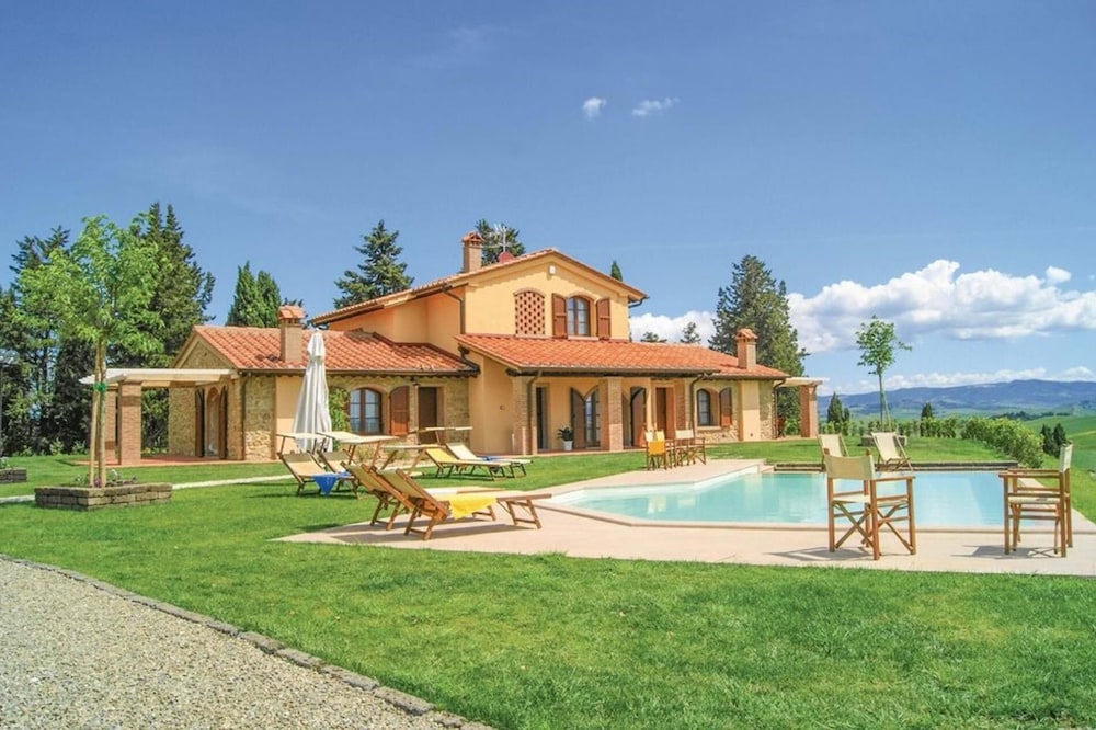 Villa Altea — 4-Star Luxury Hotel in Lajatico, Italy