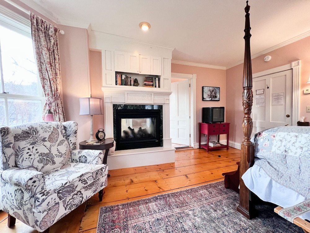Four Columns Inn - photo 13
