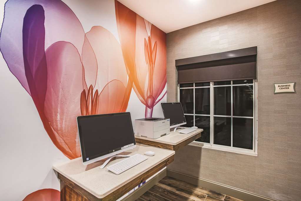 La Quinta Inn & Suites by Wyndham Chambersburg - photo 27