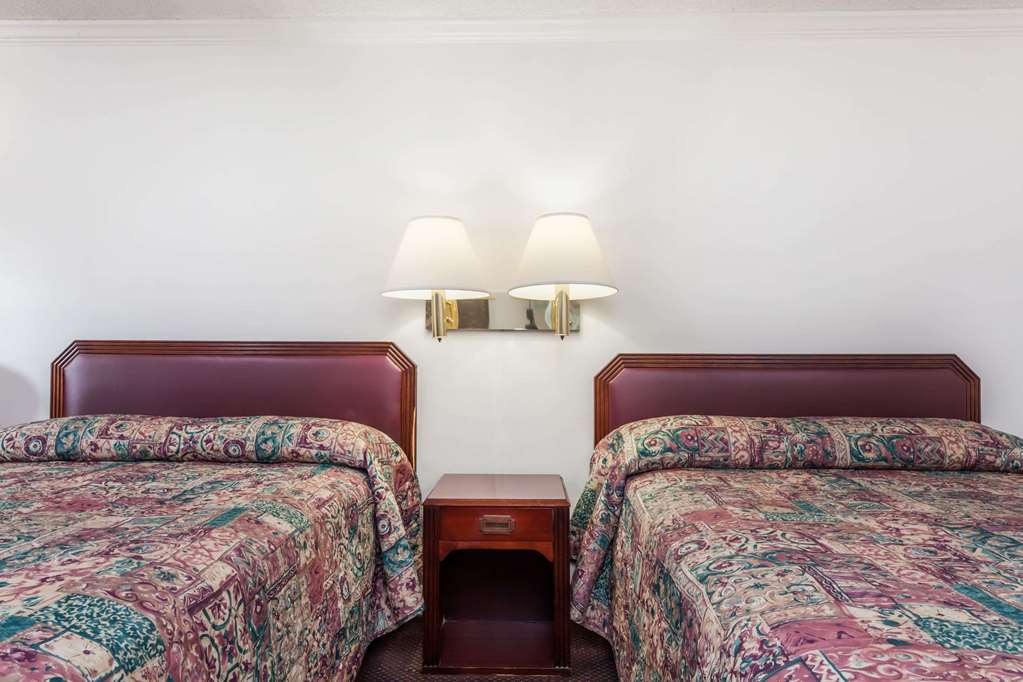 Knights Inn Columbia - photo 13