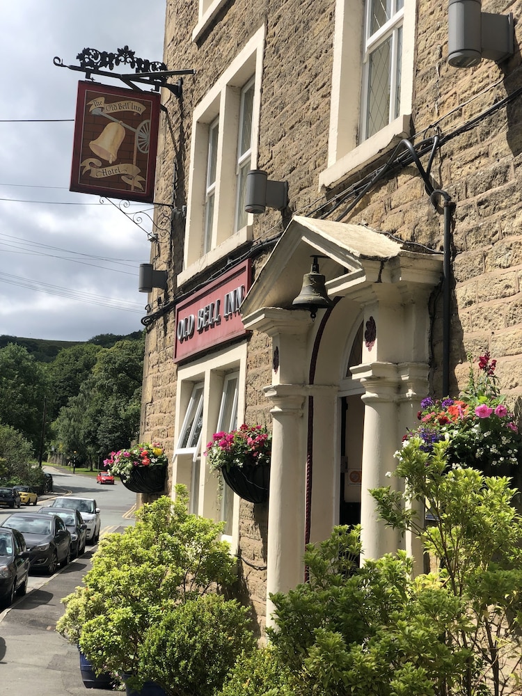 The Old Bell Inn — hotel in Oldham