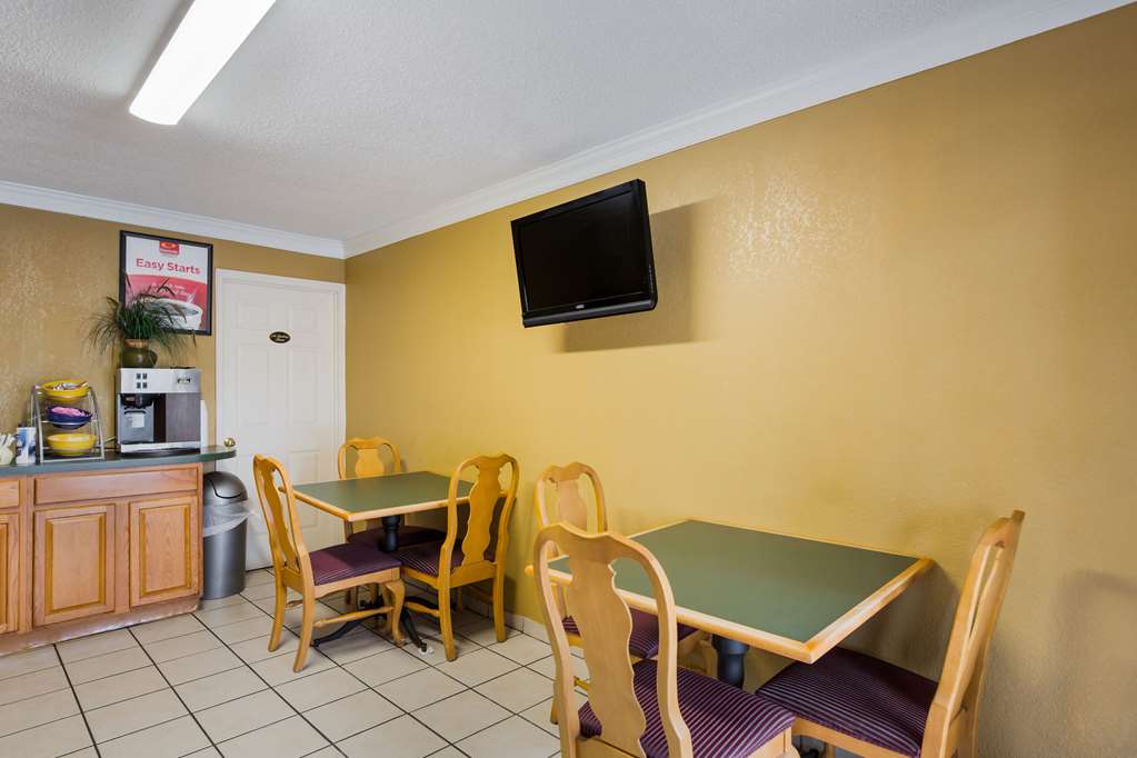 Econo Lodge Williamsburg Historic Area - photo 20