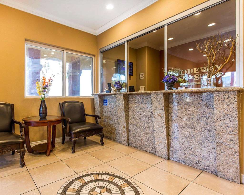 Rodeway Inn & Suites Corona - photo 6