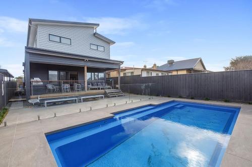 Contemporary Coastal Escape with Sparkling Pool in Rosebud, Australia