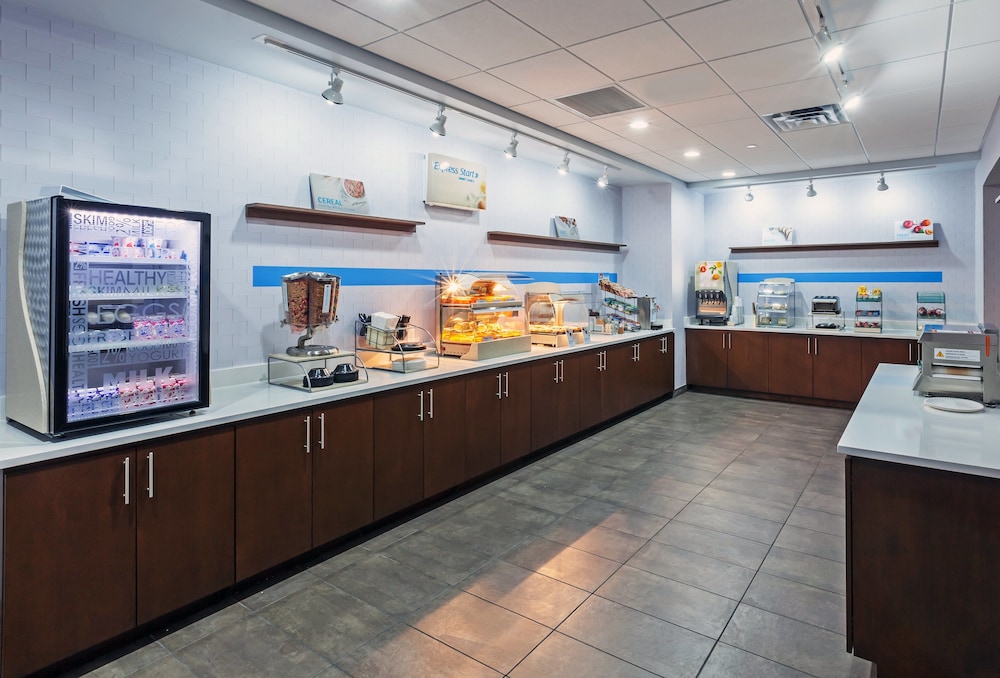 Holiday Inn Express & Suites Coffeyville by IHG - photo 30