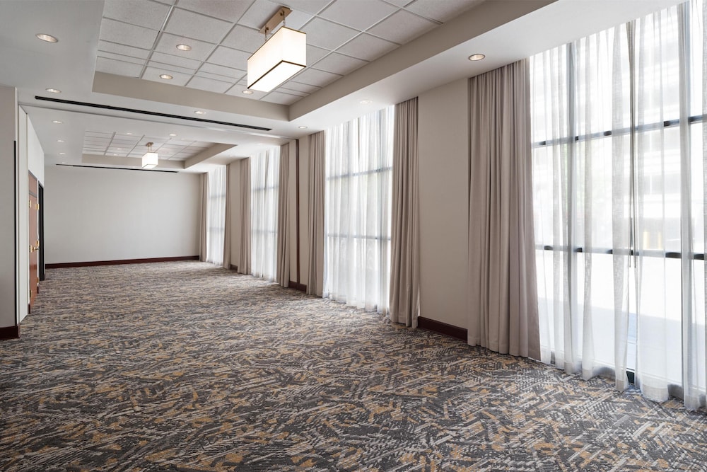 Embassy Suites Lincoln - photo 49