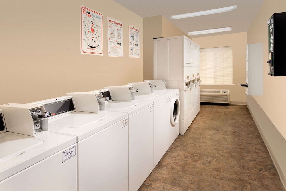 WoodSpring Suites Topeka - photo 16