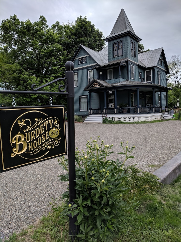 Burdett House Bed And Breakfast 9196906 — Hector