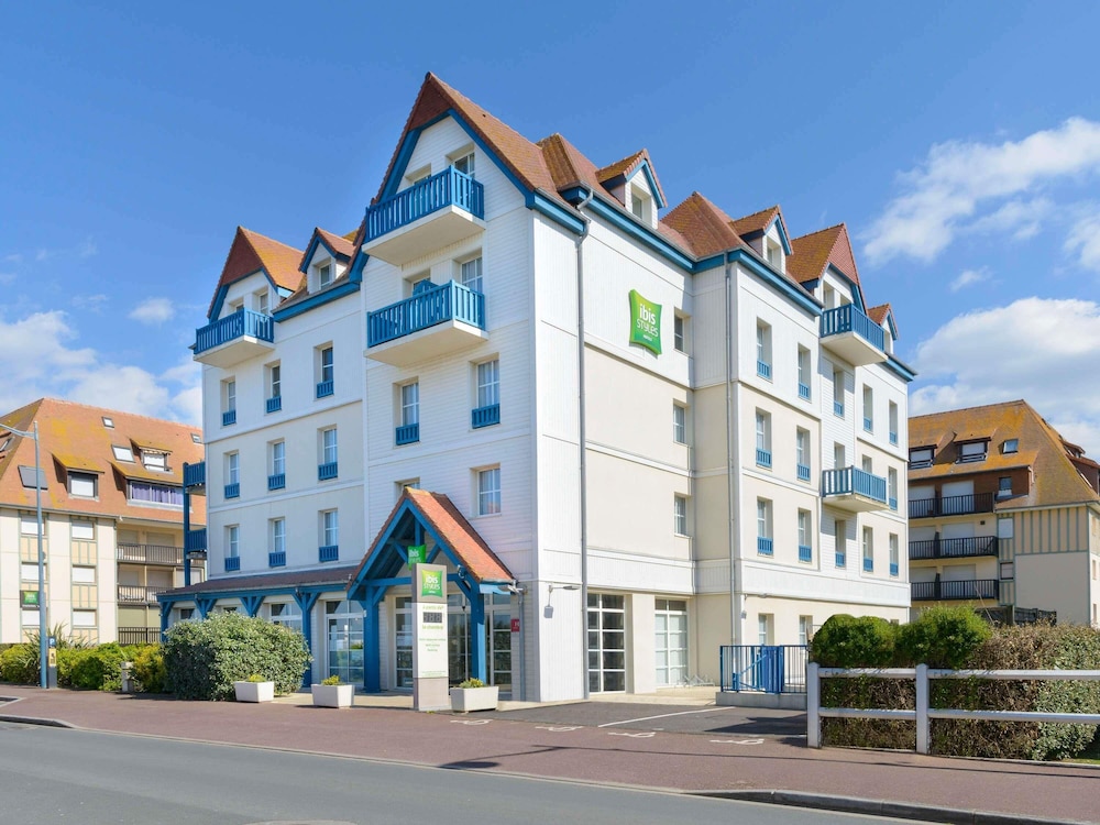 Hotel ibis Styles Deauville Villers Plage in Villers-Sur-Mer, France