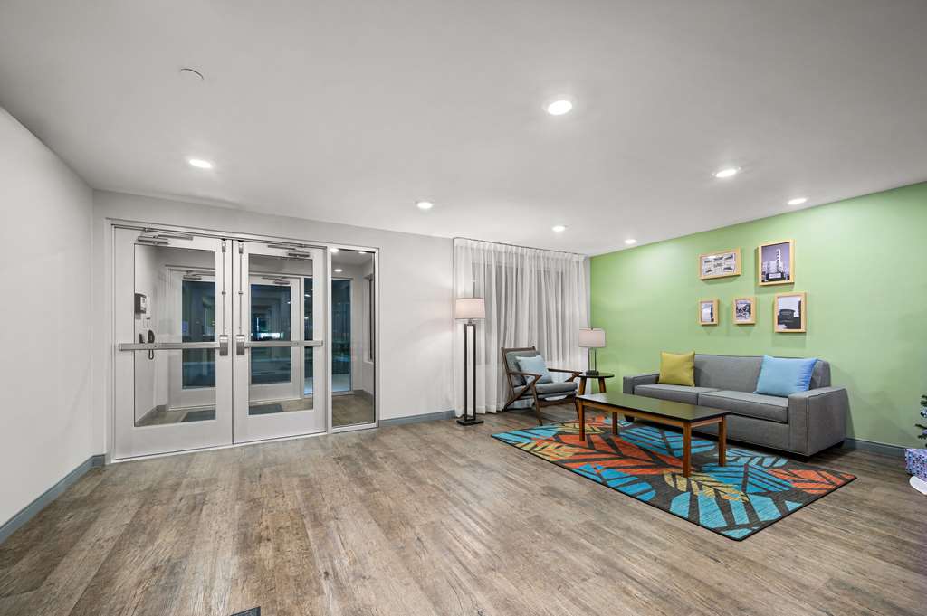 WoodSpring Suites Dearborn Detroit - photo 7