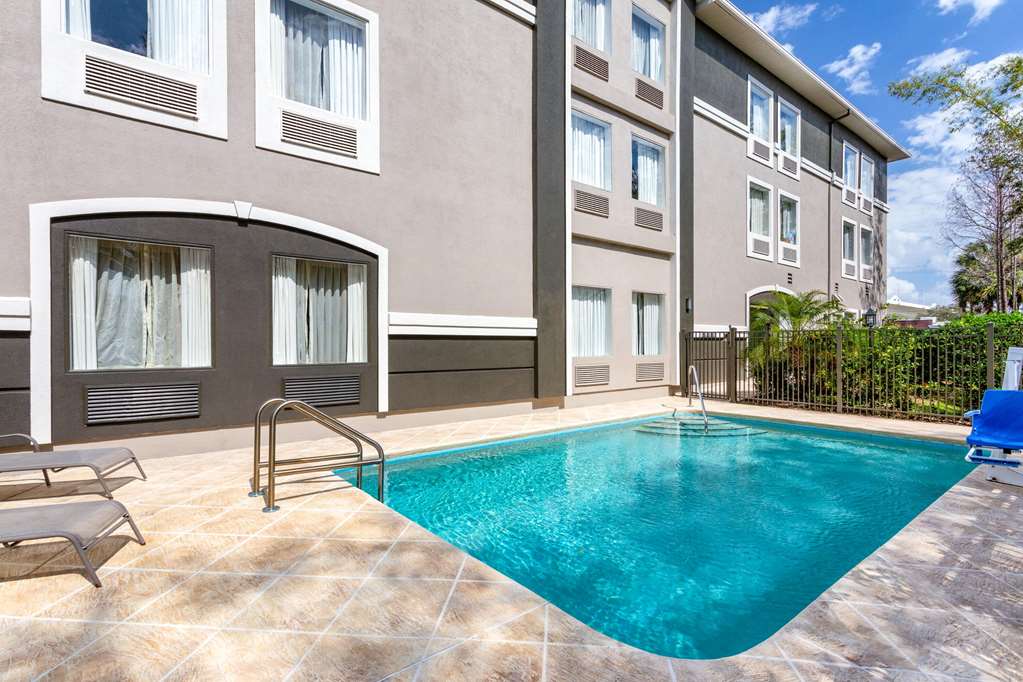 La Quinta Inn & Suites by Wyndham Tampa Bay Area Tampa South - photo 8