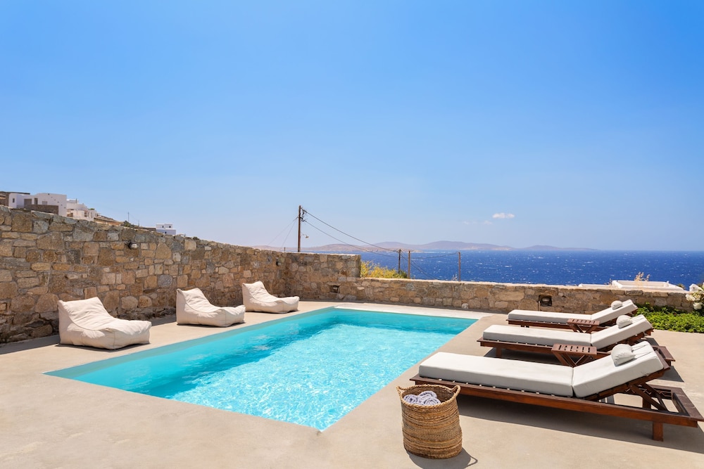 Nikoi Villas — 4-Star Luxury Hotel in Mykonos, Greece