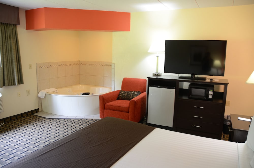 AmericInn by Wyndham West Burlington - photo 14