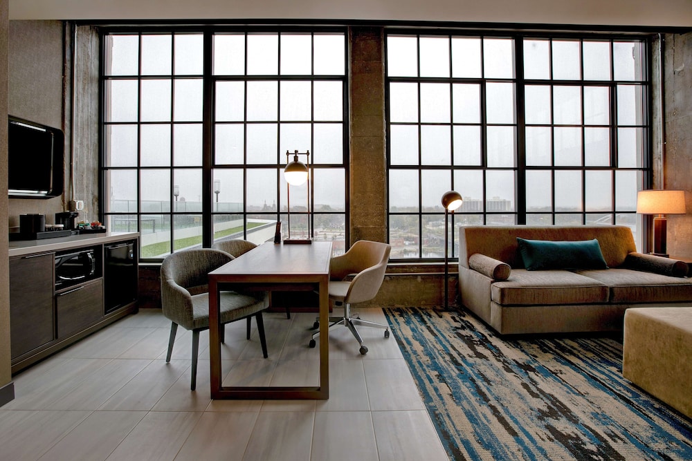 Embassy Suites by Hilton Rockford Riverfront - photo 29