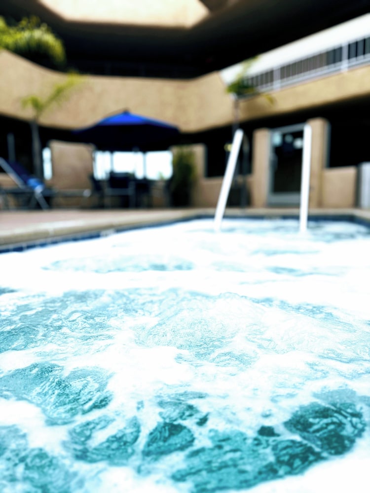 The Pacific Inn - photo 18