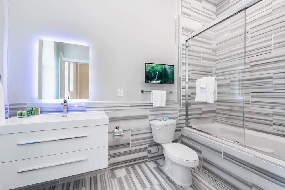 Global Luxury Suites Downtown Pittsburgh - photo 31
