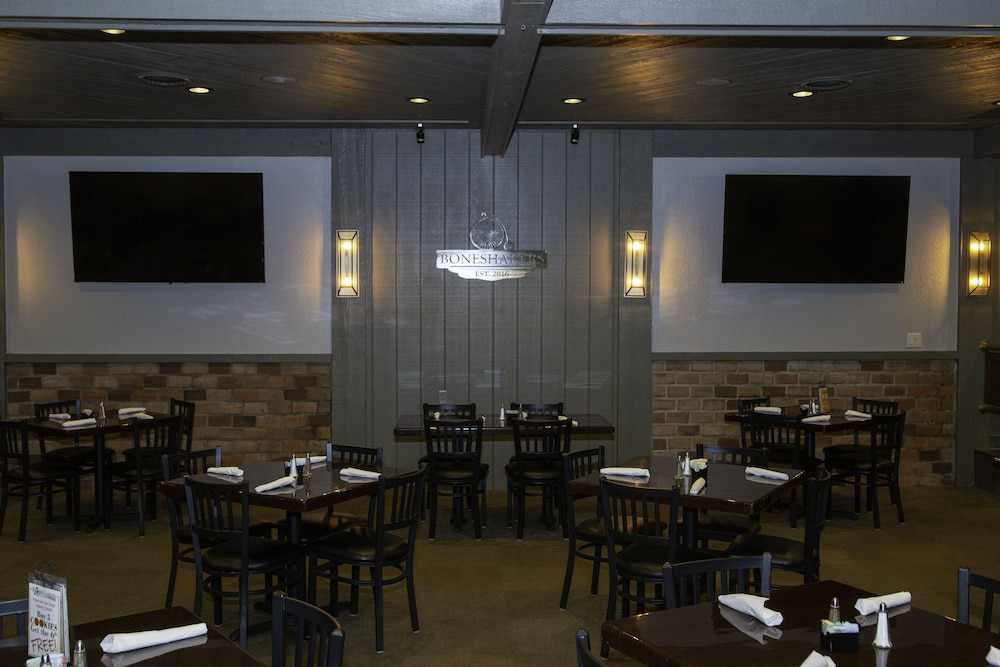 The Stables Inn and Suites - photo 25