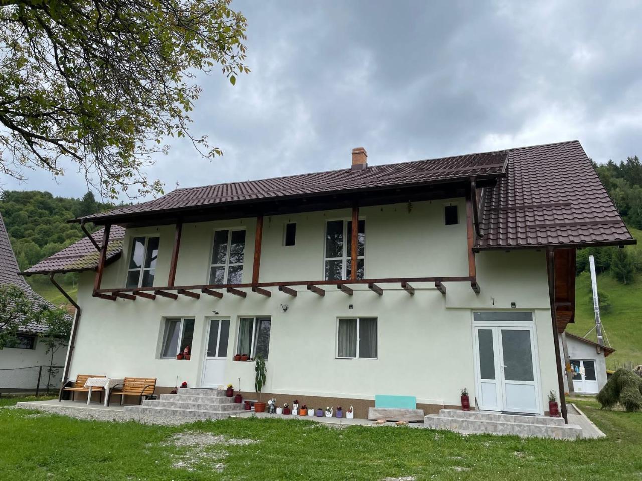 La Moieciu pe Deal — 4-Star Luxury Hotel in Moieciu De Jos, Romania