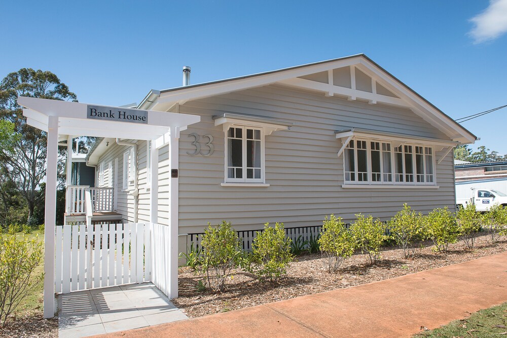 Bank House — 4-Star Luxury Hotel in Tamborine Mountain, Australia