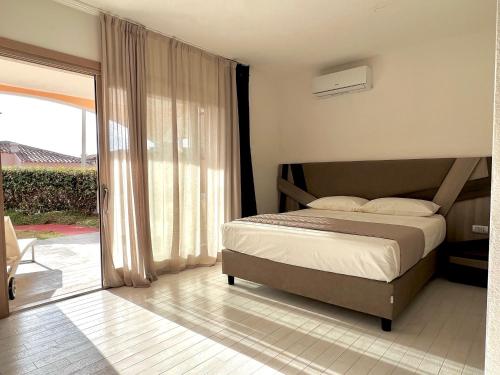 Suite con giardino — 4-Star Luxury Hotel in La Maddalena, Italy