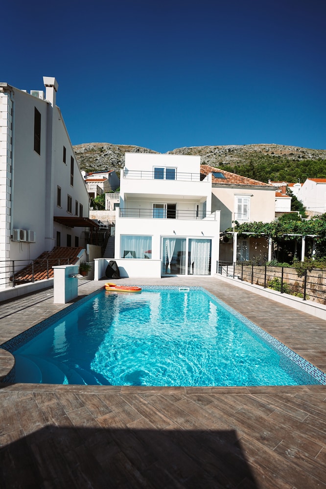 Villa Marghareta 2 — 4-Star Luxury Hotel in Dubrovnik, Croatia
