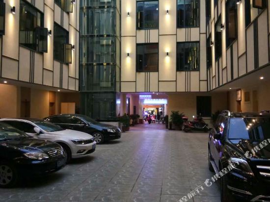 Tianyuan Hotel — hotel in Chonglong