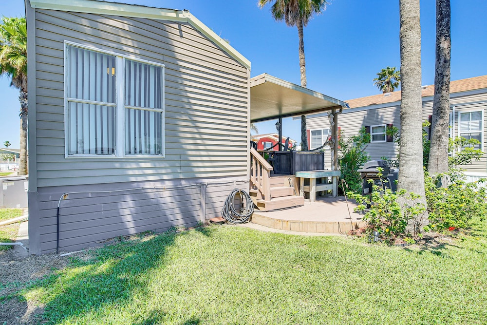 Resort style Perks & Deck at Port Isabel Home - photo 8