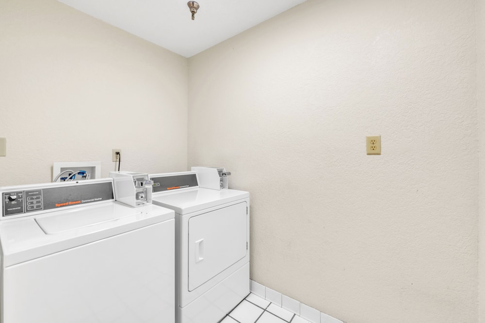 City Center Inn by OYO I 64 Newport News - photo 26