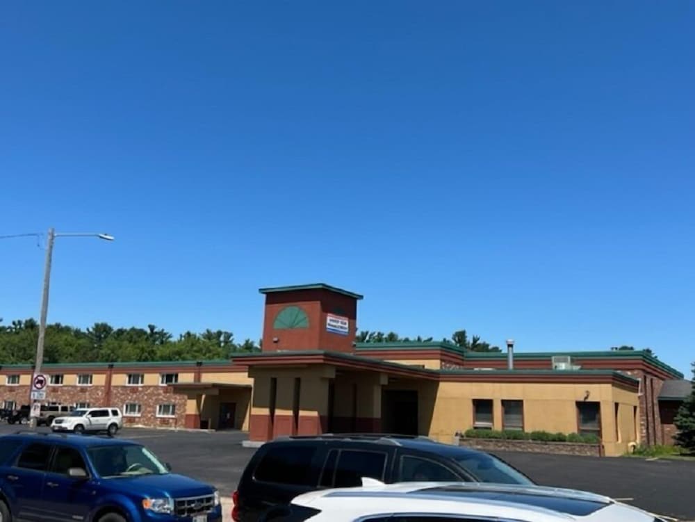 Econo Lodge Wisconsin Rapids - photo 20
