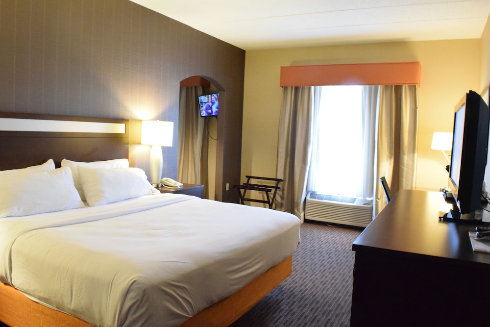 Holiday Inn Express Hotel & Suites Watertown Thousand Island by IHG - photo 7